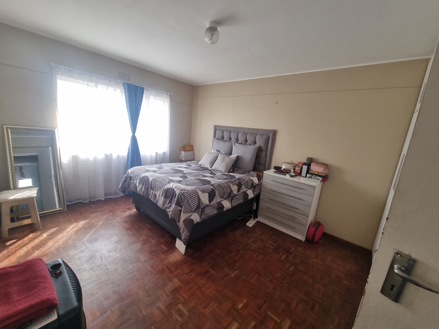 2 Bedroom Property for Sale in Goodwood Estate Western Cape